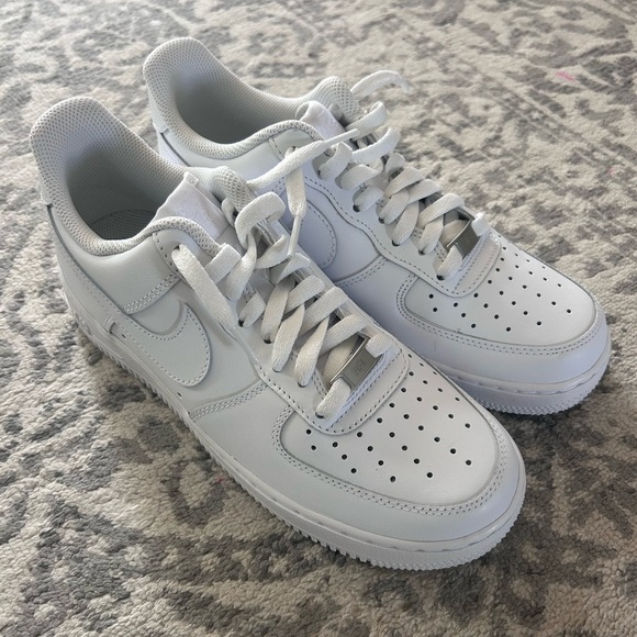 NWOT NIKE Air Force 1 '07 Sneakers- White W9.5/M8 - Picture 11 of 16